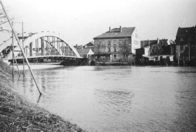 111-0530%20Die%20Allebruecke%20in%20Wehlau%20bei%20Hochwasser.jpg