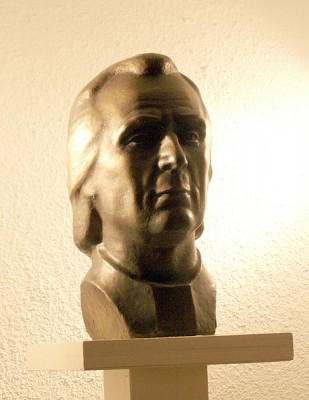 Bust_of_Kristijonas_Donelaitis.jpg