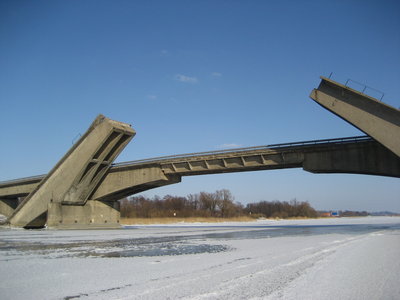 на подходах, русло Новой Преголи