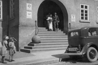 105-0522 Nach der Standesamtlichen Trauung am 16.06.1937 vor dem Standesamt Tapiau, Fritz und Edith Runge, beg. Brack.jpg