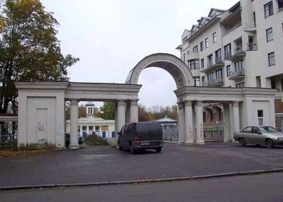 Калининградская входная арка на бывшую сельхоз выставку