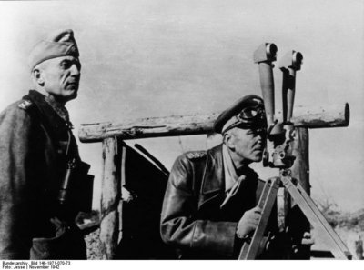фон Зейдлиц-Курцбах (слева) и Паулюс