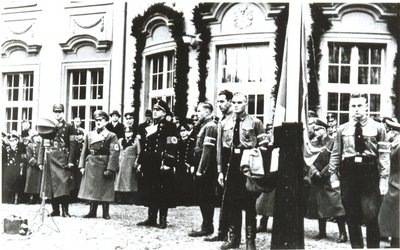 Гауляйтер Прусии Э. Кох на присяге курсантов, 1944 год