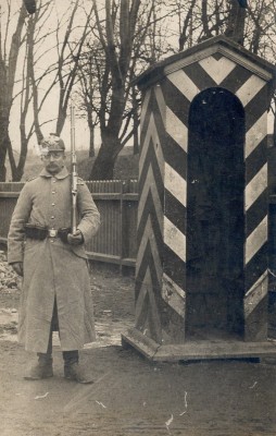 Koenigsberg Soldat mit Pickelhaube.jpg