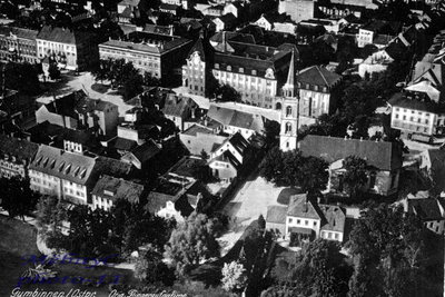 Altst.Kirche im Zentrum.jpg