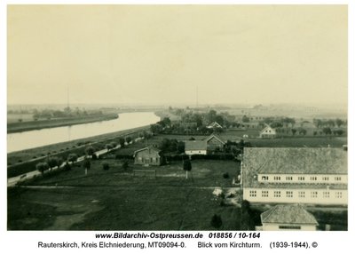 ID018856-Rauterskirch_Schule_Jugendherberge_Gilge_Bl_v_Kirchturm_v_Peter_Westphal.jpg