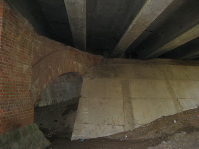 гибрид старой арочной системы и нынешней бетонной конструкции