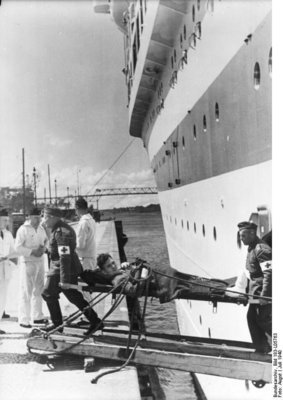 Bundesarchiv_Bild_183-L05763,_Lazarettschiff_-Wilhelm_Gustloff-.jpg