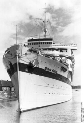 Bundesarchiv_Bild_183-L12212,_Lazarettschiff_-Wilhelm_Gustloff-.jpg