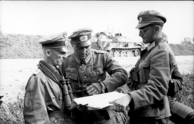 Ostpreussen - Offiziere der Division ''Grossdeutschland''.jpg