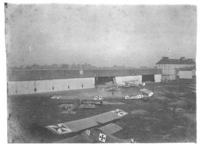 Flugplatz Devau, Bild 1, ca 1916.jpg