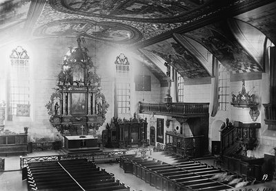 Koenigsberg - Neurossgarter Kirche innen.jpg