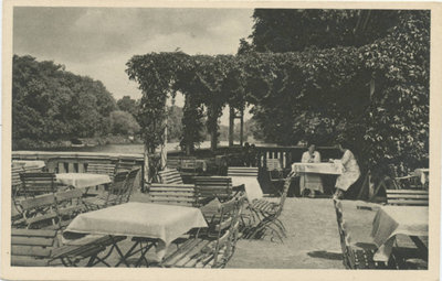 Stadthalle, Gartenpartie mit Pergola