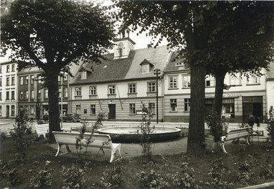 Pillau, Adolf-Hitler-Platz mit Rathaus