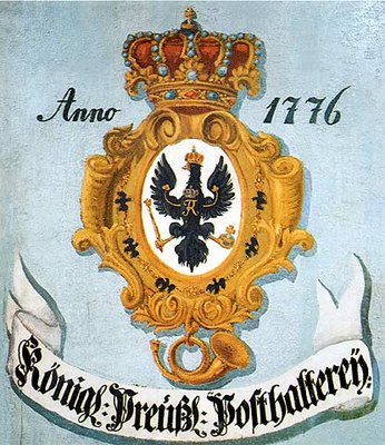 Фирменная вывеска прусской почты из Галле (1776). Оригинал находится в музее федеральной почты во Франкфурте-на-Майне.jpg