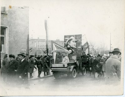 Снимок датирован 14 ноября 1969 года. Что за праздник - не знаю. Насколько я оринтируюсь по снимку, событие происходит в начале Советского проспекта и на заднем плане - здание горсовета и пл.Победы.