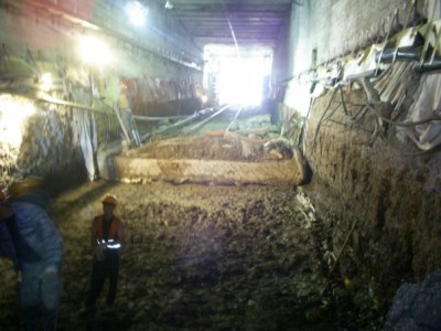 23 августа 2009г. Идут работы по бетонированию дна туннеля