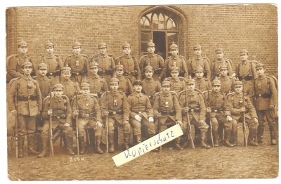 Sturmsoldaten IR 43-Königsberg-volle Ausrüstung 1916.jpg