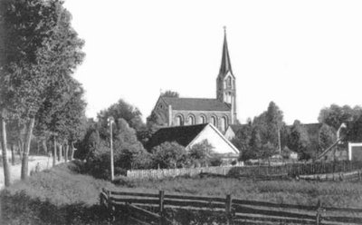071-0142 Paterswalde, Kirche und Dorfteil vor 1945.jpg