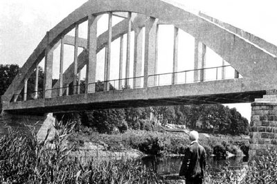 9 -  Hindenburgbruecke ueber die Alle bei Leissienen.jpg