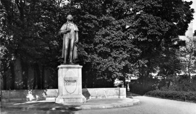 Памятник Шиллеру. Вид с запада. Фото около 1940 года