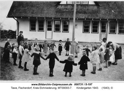 таве детский сад 1943.jpg