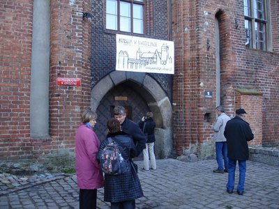 02.	Вход в музей в замке.
