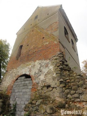 Восточная стена башни