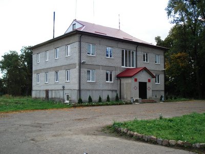 Это новое здание правления колхоза, построенное на месте старого.