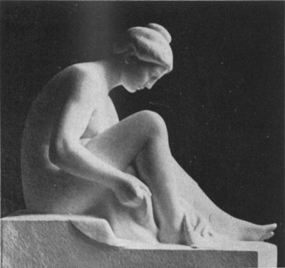 Скульптура «Нимфа после купания» в мастерской у Станислауса Кауэра. Фото  1907 года.