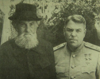 Александр Василевский с отцом Михаилом Александровичем, 1948г.