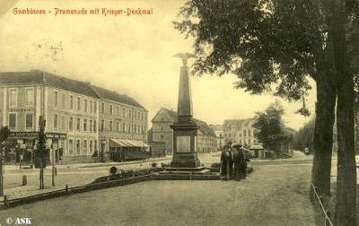 Kriegerdenkmal m.Kaiserhof.jpg