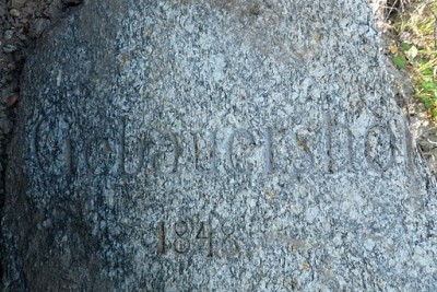 На камне высечено «Gebauershоеh» и дата 1848