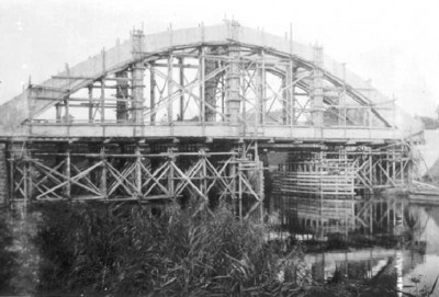 061-0010 Die Hindenburgbruecke bei Leissienen am Tage der Einweihung im Jahre 1924.jpg