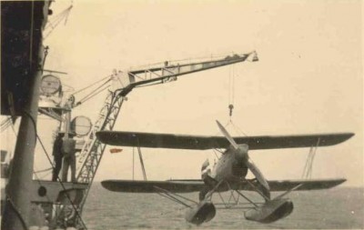 Погрузка на борт гидросамолета Не-60
