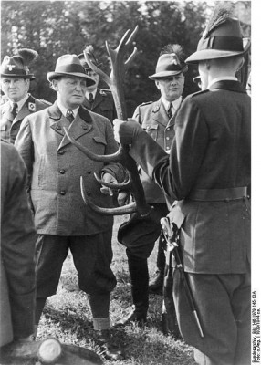 Вальтер Фреверт (главный лесничий Роминты перед войной), Герман Геринг и Ульрих Шерпинг