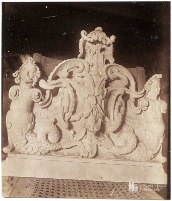 Фрагмент резного украшения из кирхи Арнау. Фото ок. 1900 года..jpg