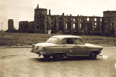 BILD UM 1967 SCHLOSS.jpg