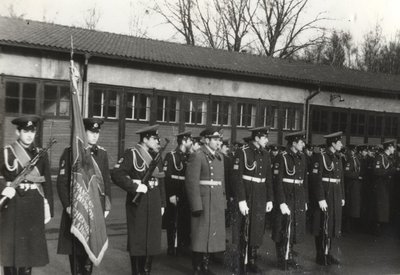 Парадная коробка училища со знаменем перед маршем на площадь Победы 7.11.1977