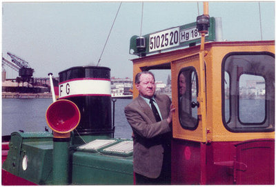 Schlepper Helmut 1984 in Hamburg auf der Bille.jpg