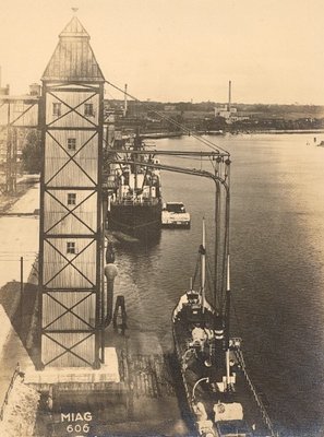 Germany Konigsberg Harbour Water-Crane old Photo 1930'.jpg