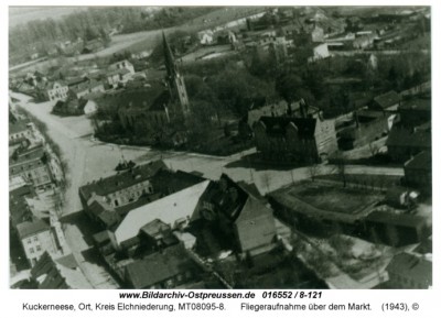 Kuck_165_Blick_ueber_Kuck_1943_Marktplatz_Kirche_bis_zu_Kretzing_u_Alte_Gilge.jpg