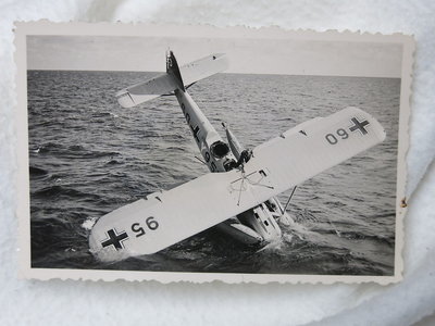 Bordflugzeug-Heinkel-He60-Kreuzer-Konigsberg.JPG
