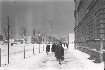 а это в сторону моста , напротив &quot;Атлантики&quot; , шикарное здание