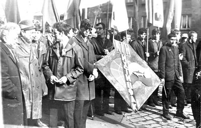 Ихтиофак на демонстрации, крайний слева декан факультета Скорняков В.И.