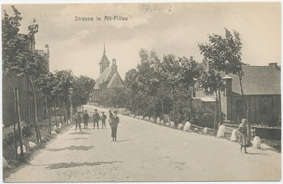 Pillau, Straße in Alt-Pillau mit Blick zur katholischen Kirche.jpg