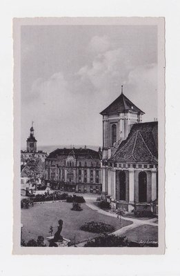 Burgkirchenplatz-Burg-Loben-Kirche.JPG