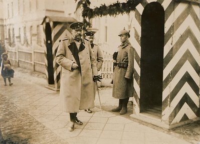 Der deutsche Generalfeldmarschall von Hindenburg in Lötzen, 1916.jpg