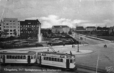 Koenigsberg-Staatsarchiv-mit-starssenbahn.jpg