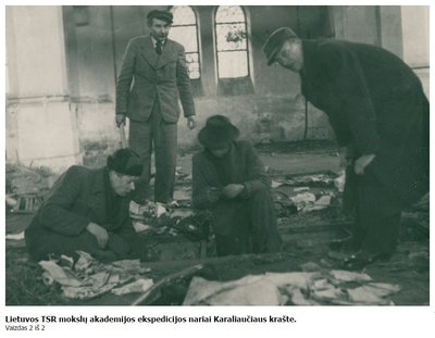 Слева направо: Поль Пакарклис, Ивашкевичюс Питер Улозас, Эмилия Крастинайтис 1945.